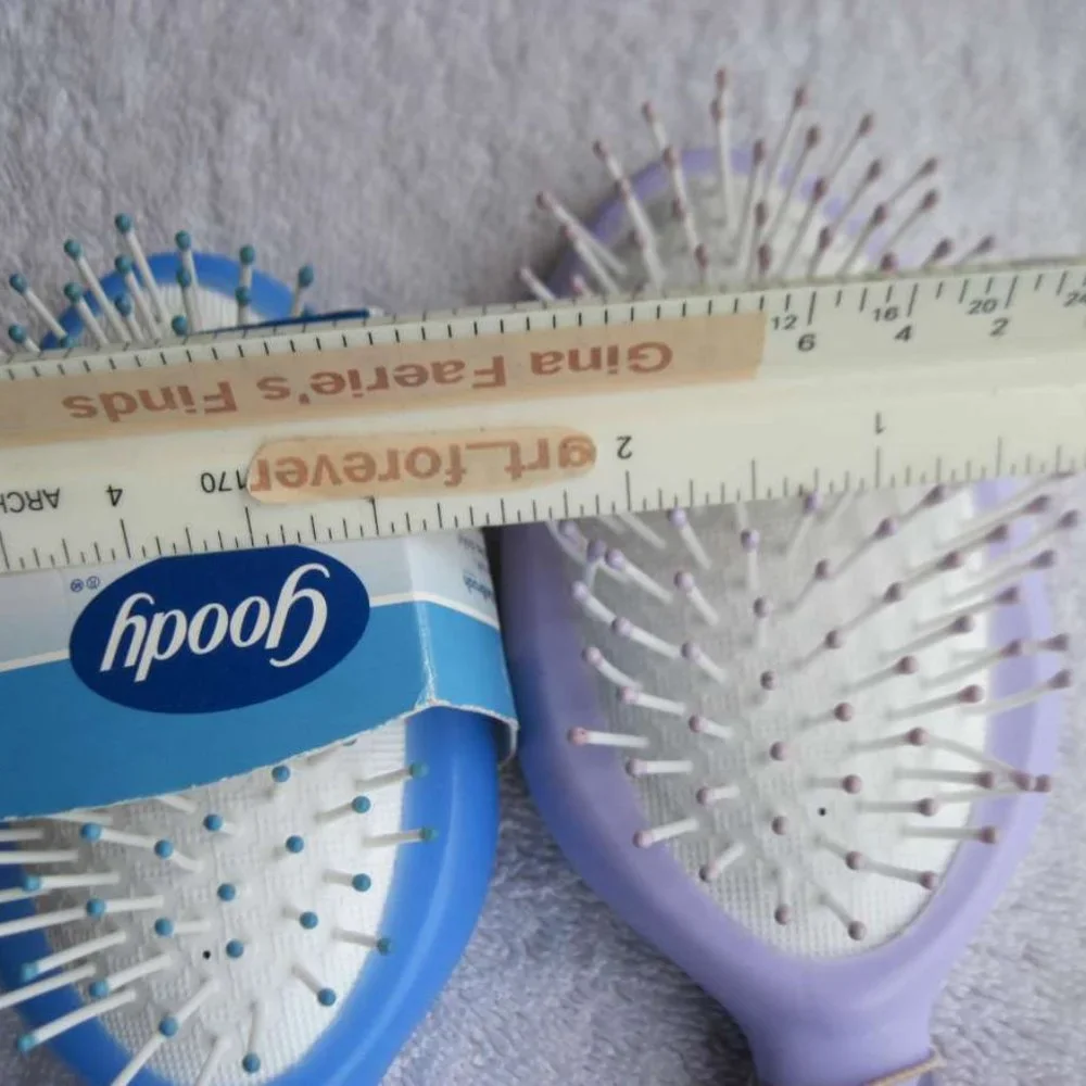 Goody Cushion Styling Hair Brush Extra Grip 2002 USA Lilac Blue Full Size Style